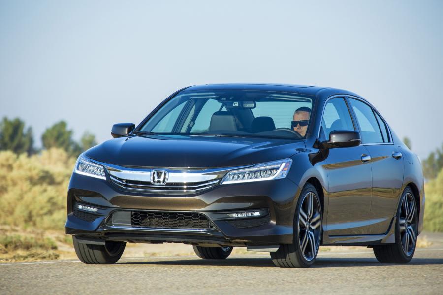  Honda Accord Touring 2016 года  (US) (фото 11 из 33)